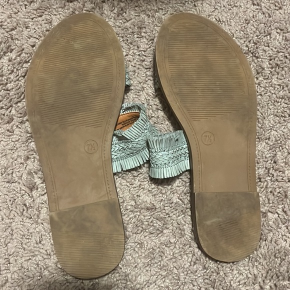 Universal Thread Sandals - Picture 3 of 3